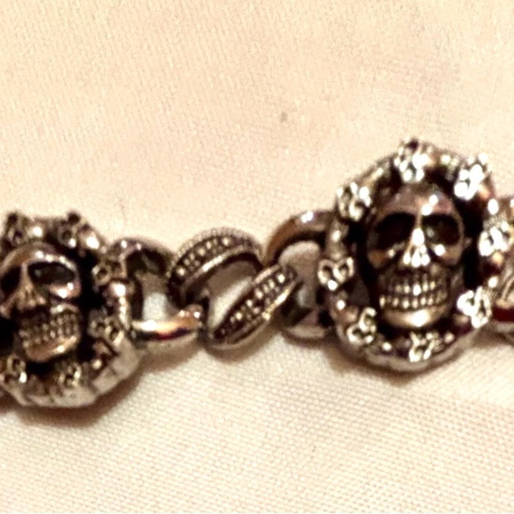 SOLD-Metal Bracelet Skulls 8” Goth Jewelry - Picture 7 of 7